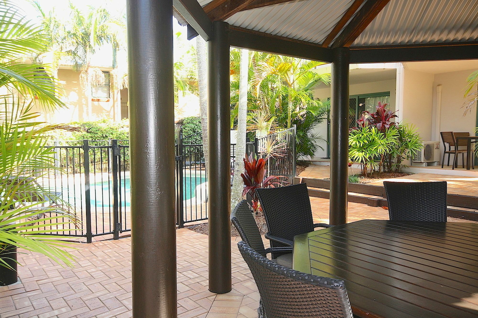 Cossies By The Sea Aparthotel Byron Bay Exterior photo